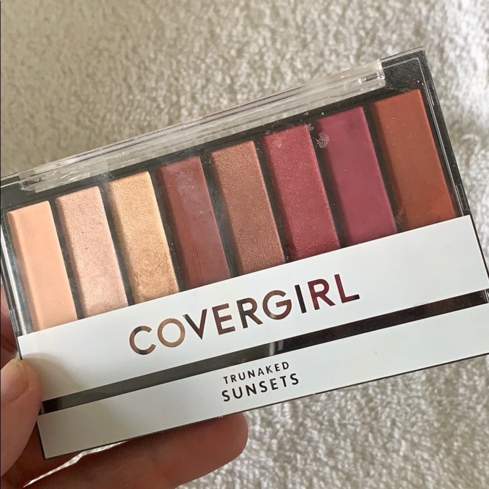 Cover girl: Trunaked Sunsets Eye Shadow Palette